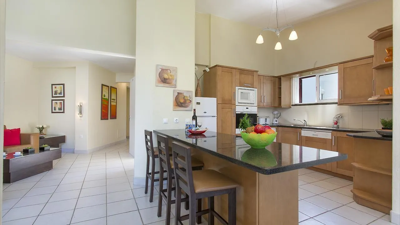 Large Duplex In Best Location - 10 Minute Walk To Marina -3Bdr 3Bath Villa Vilamoura Holiday home
