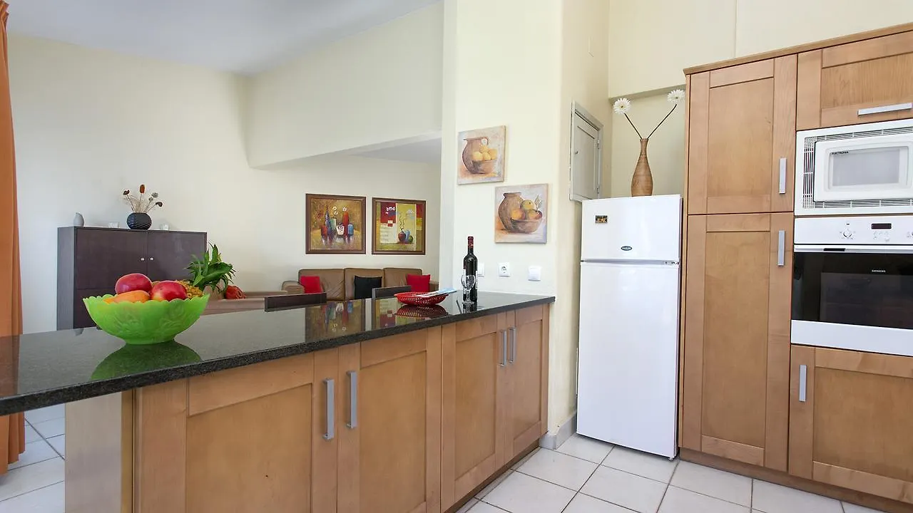 Large Duplex In Best Location - 10 Minute Walk To Marina -3Bdr 3Bath Villa Vilamoura Holiday home