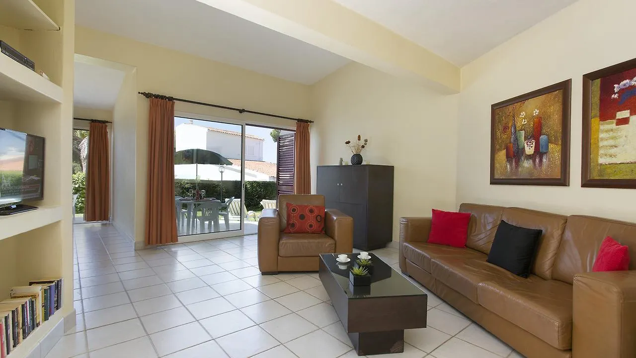 Large Duplex In Best Location - 10 Minute Walk To Marina -3Bdr 3Bath Villa Vilamoura