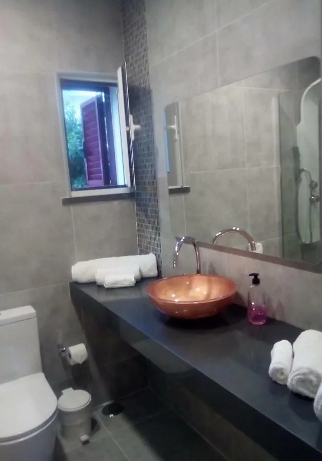Large Duplex In Best Location - 10 Minute Walk To Marina -3Bdr 3Bath Villa Vilamoura 0*,